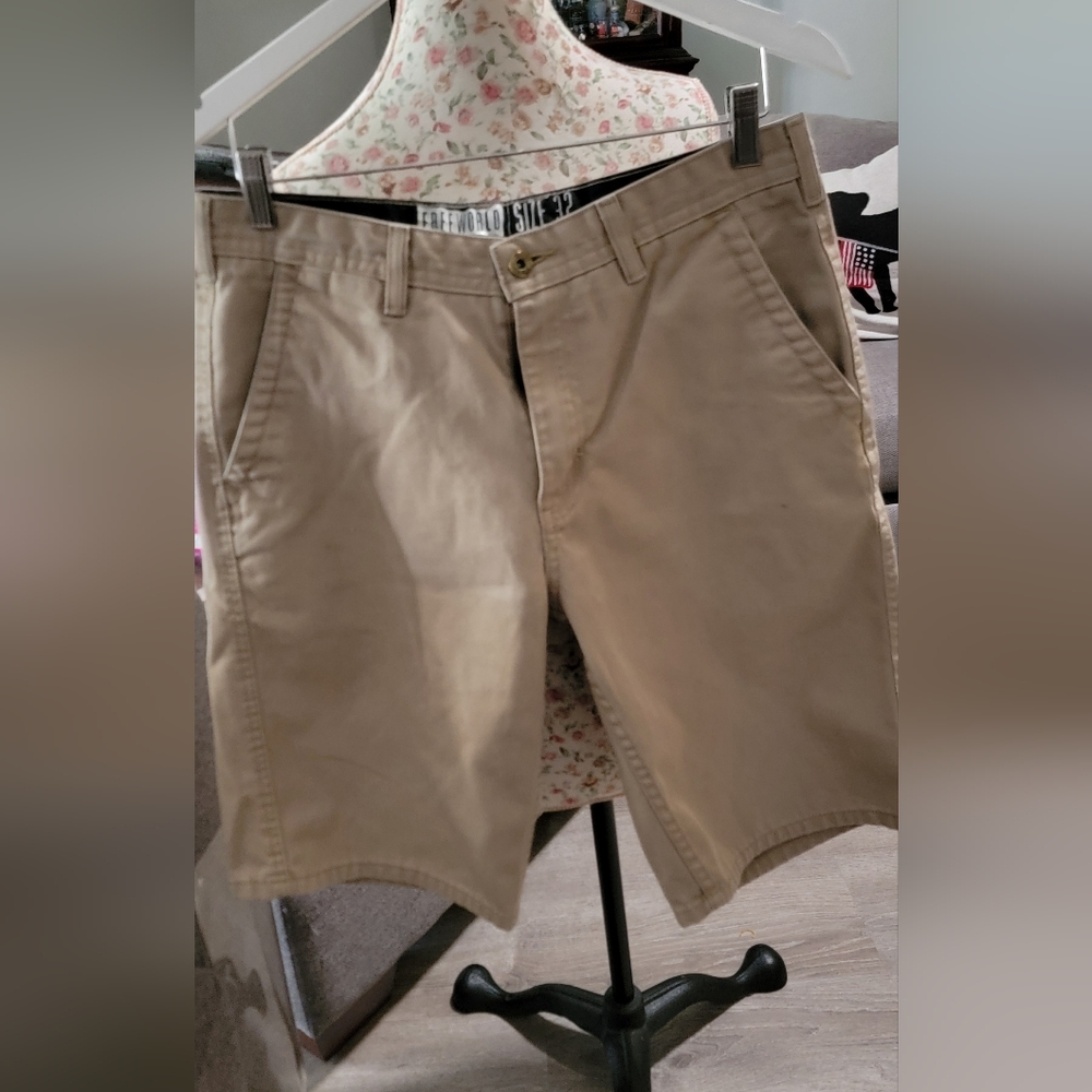 Men's Tan Shorts Size 32